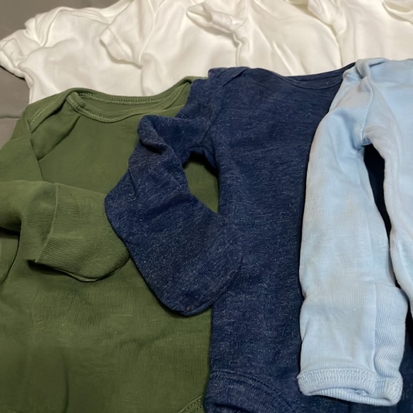 Carter’s NB Onesies Bundle - Picture 3 of 4